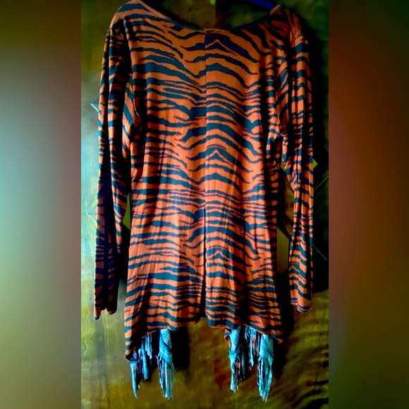 VENUS Tunic, tiger striped top. Medium. With asymmetrical hem. - Picture 3 of 7
